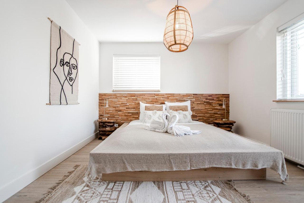 Marley'S Beachhouse - Luxury Guest Room With Balcony Zandvoort Bagian luar foto